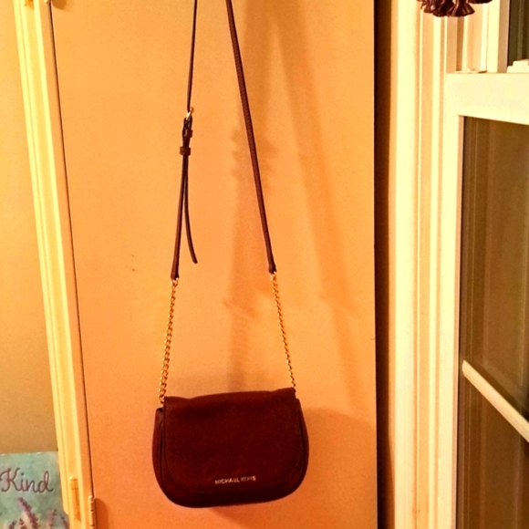 🎆SALE Michael Kors Leather Merlot ( Maroon) Color Crossbody 🥰Like New - Picture 5 of 9